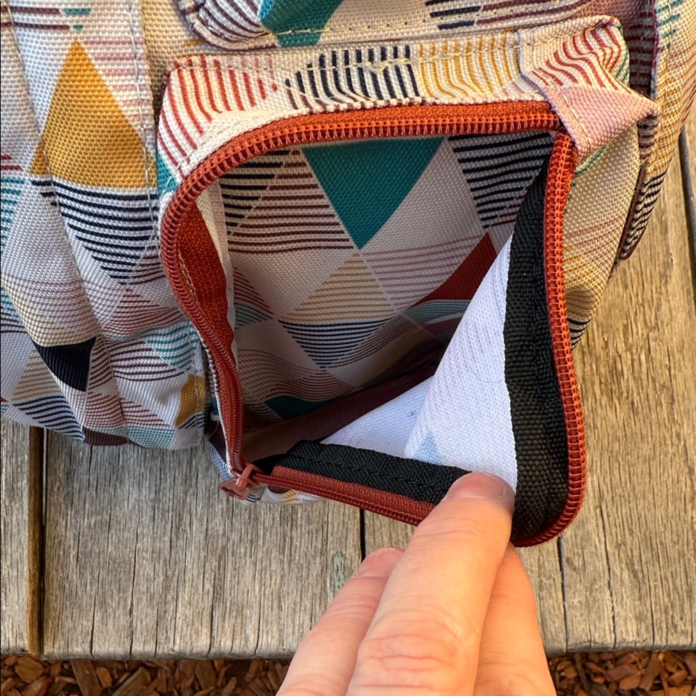 Kavu Women's Rope Sling Triangular Pattern Backpa… - image 5